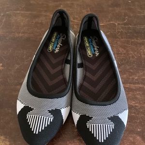Women’s size 10 Sketchers Flats